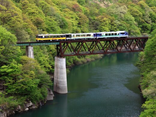 お座トロ展望列車