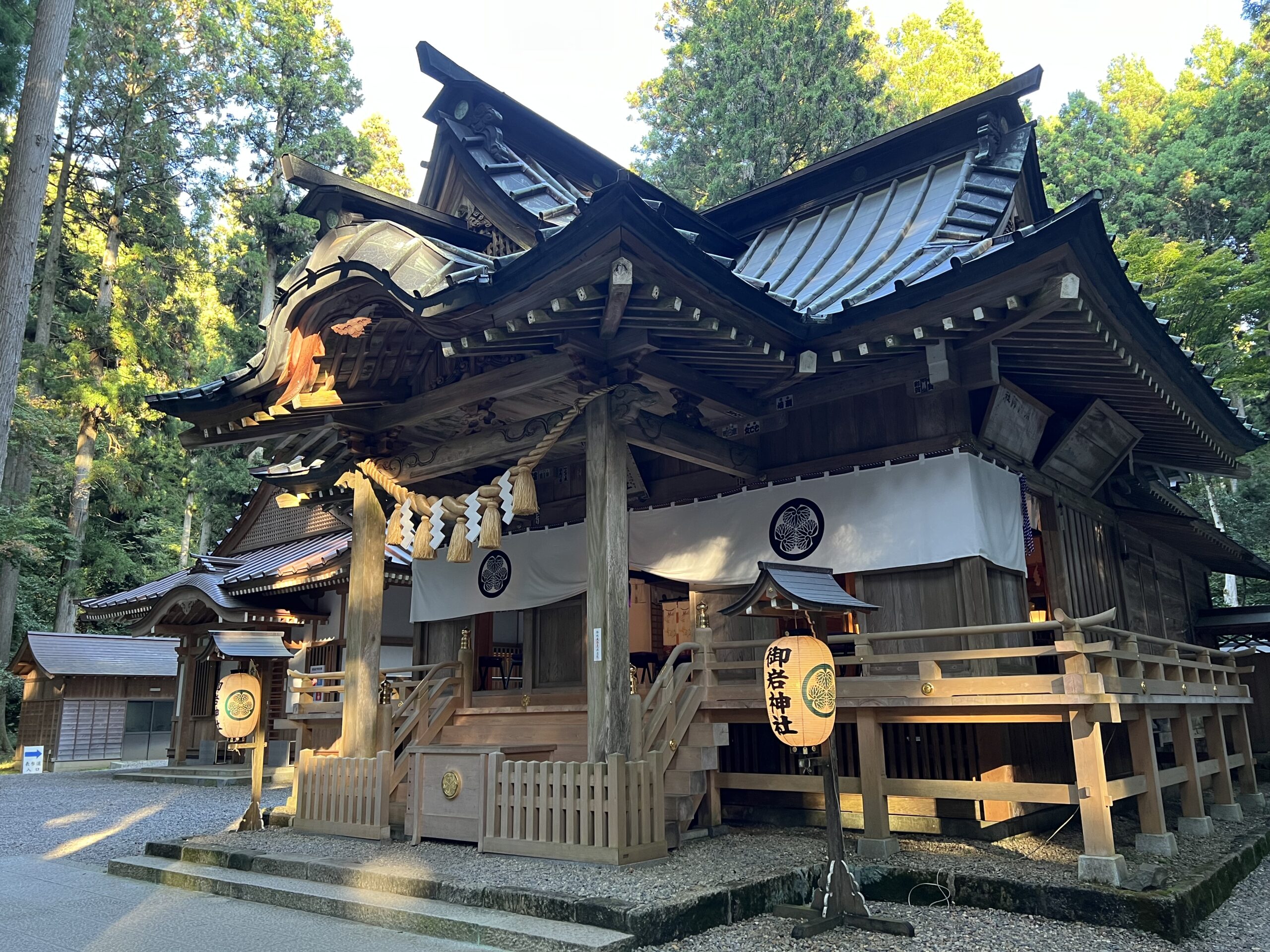 御岩神社本殿