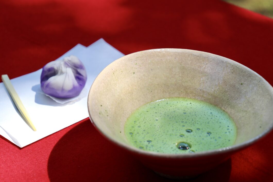 抹茶と和菓子を楽しむ茶会