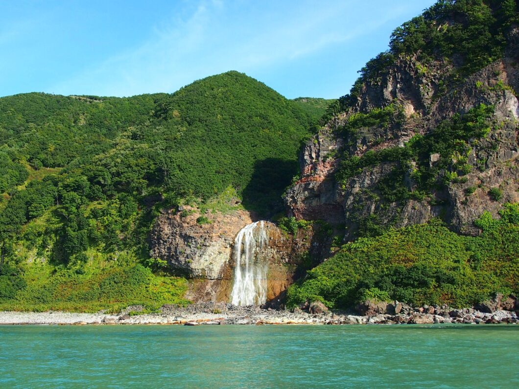カムイワッカの滝
